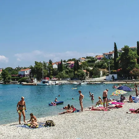 Cozy In Donje Selo With Kitchen Holiday home Donje Selo na Solti