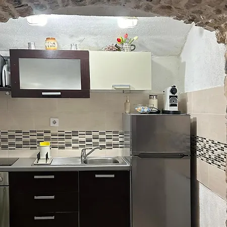 Cozy In Donje Selo With Kitchen Holiday home Donje Selo na Solti