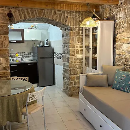 Cozy In Donje Selo With Kitchen Holiday home *