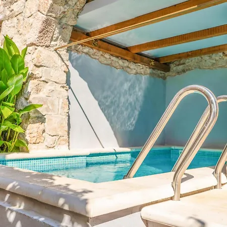Stunning Home In Donje Selo