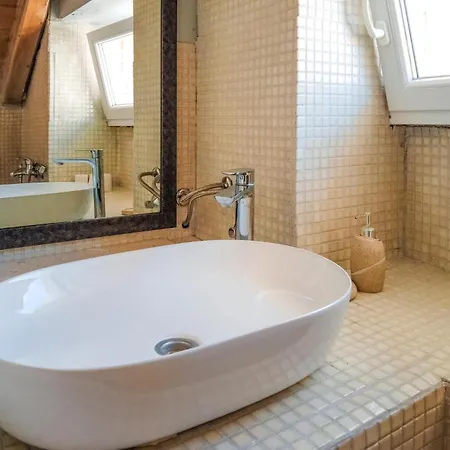 Cozy In Donje Selo With Kitchen Holiday home